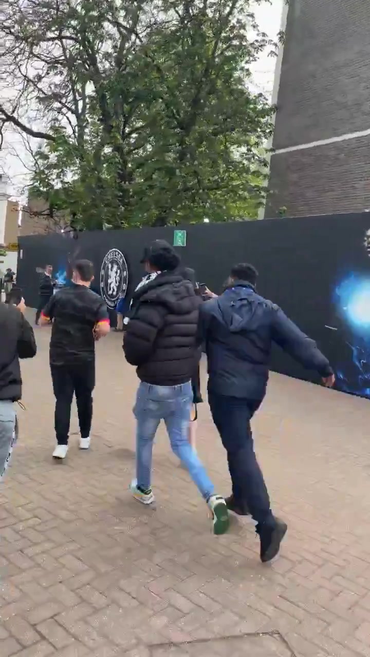 狂热鞋迷!帕尔默赛后冲出球场,真正目的竟然是一双鞋?